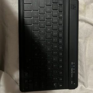 Edge Bluetooth tablet keyboard